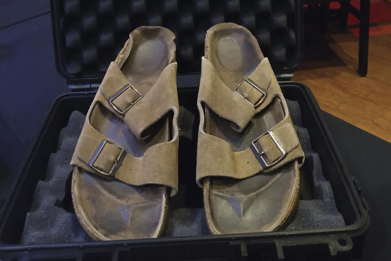 Las sandalias de Steve Jobs a subasta
